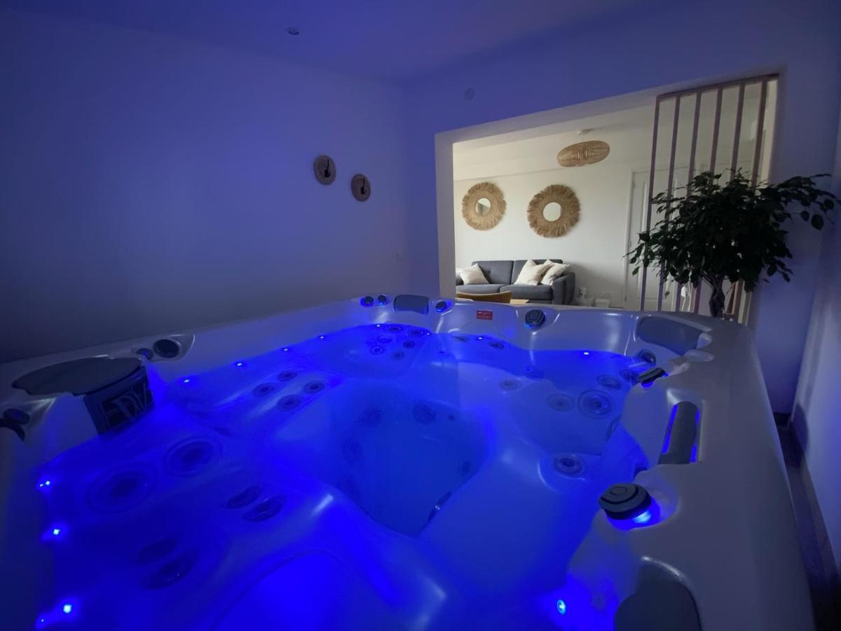 Le Gite De Campagnette Avec Son Jacuzzi Privatif Saint-Martin-Choquel エクステリア 写真